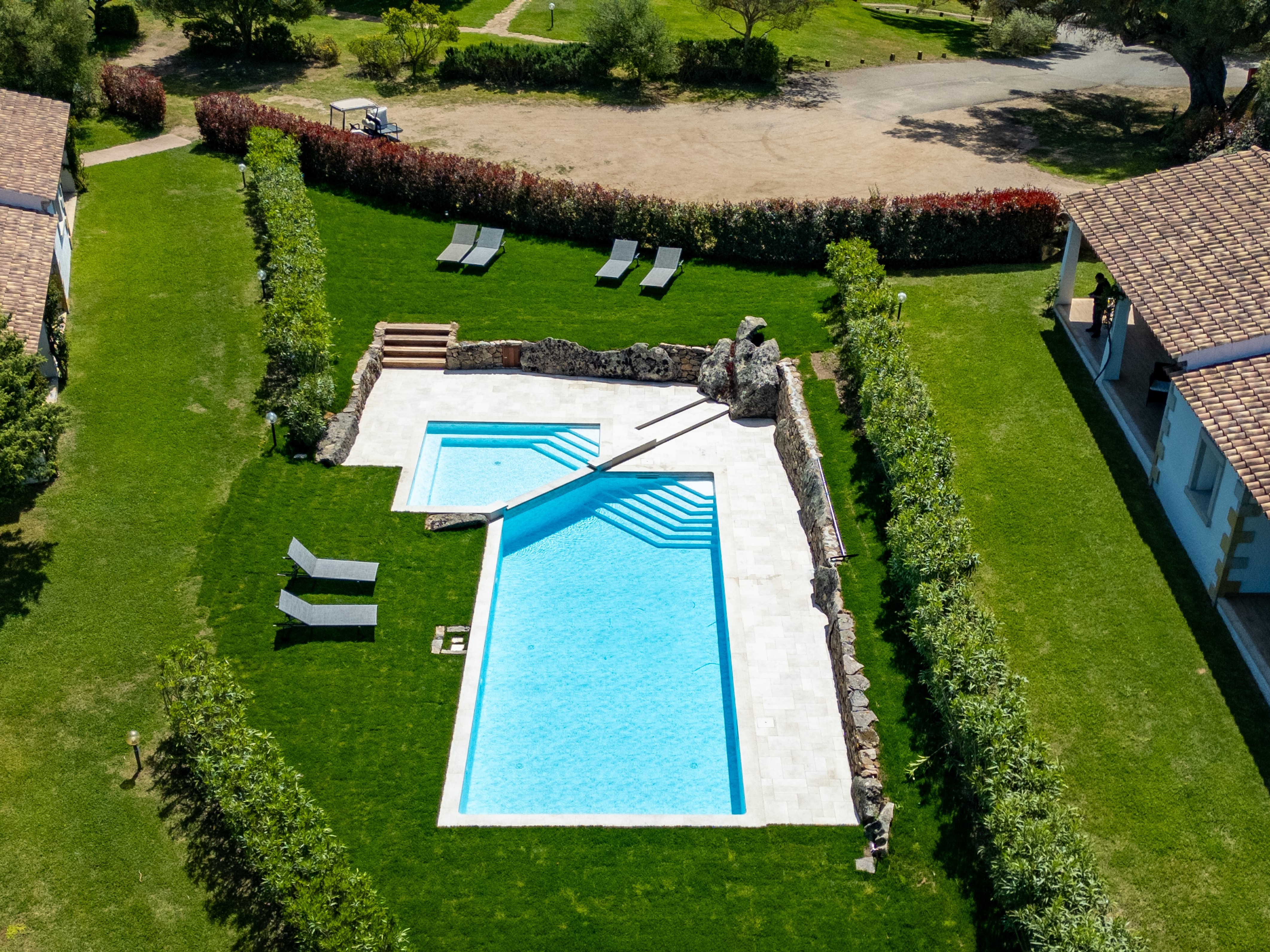 2e zwembad alleen voor Superior Comfort en Suites