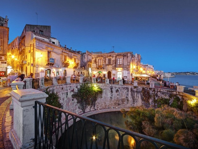 In de buurt: Siracusa
